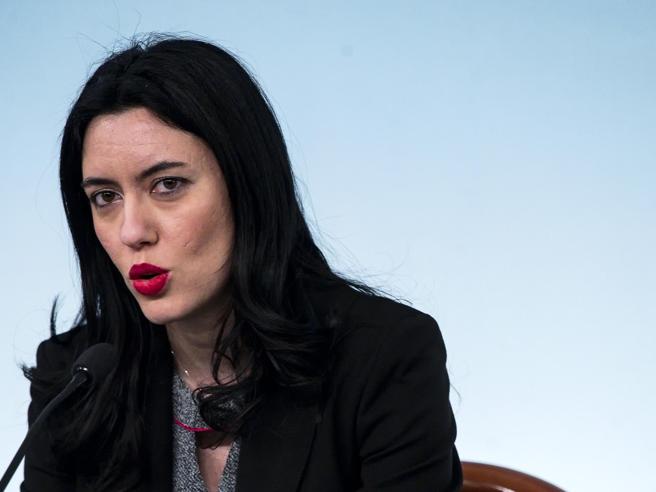 Azzolina: “Niente esame di terza media, solo una&nbsp;tesina”