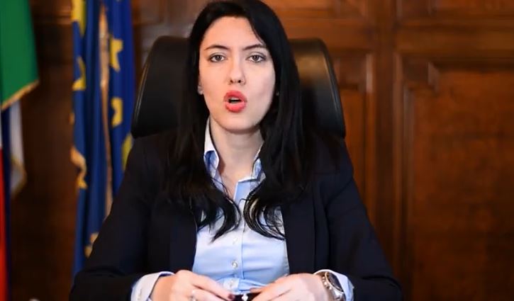 Retro-front Azzolina: “Si può bocciare se lo studente è troppo&nbsp;carente”.