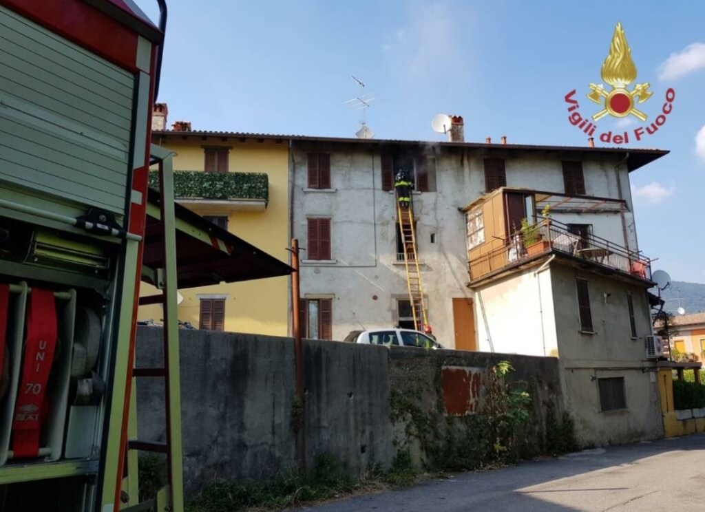 Incendio domestico a San Dionisio: ancora ignote le&nbsp;cause