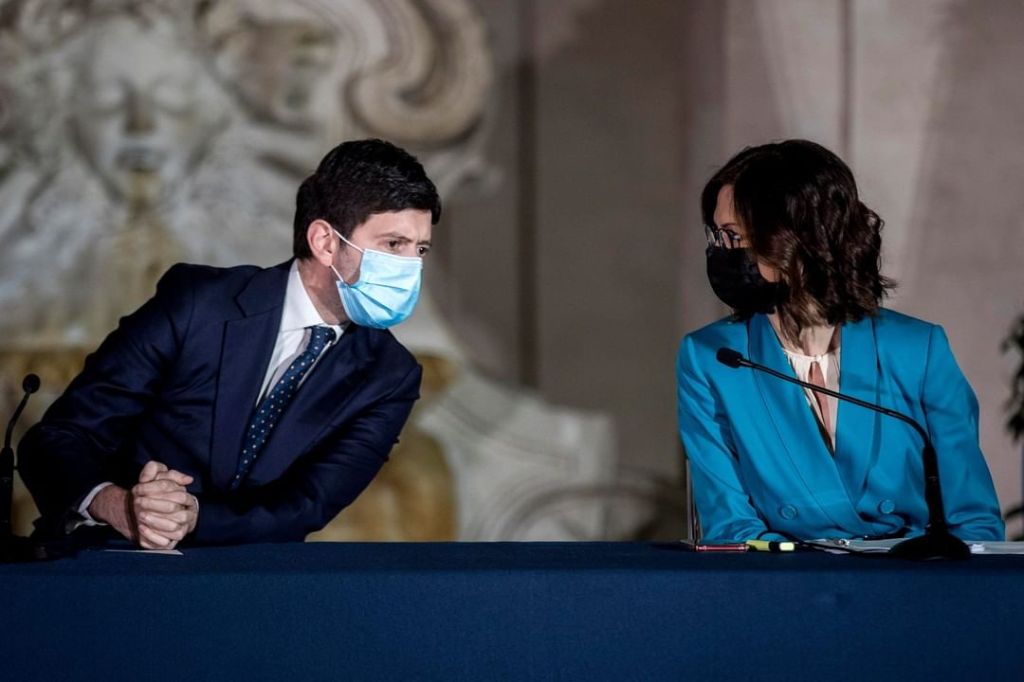 Incremento della curva dei positivi (anche nelle scuole): la Lombardia teme la zona&nbsp;rossa.