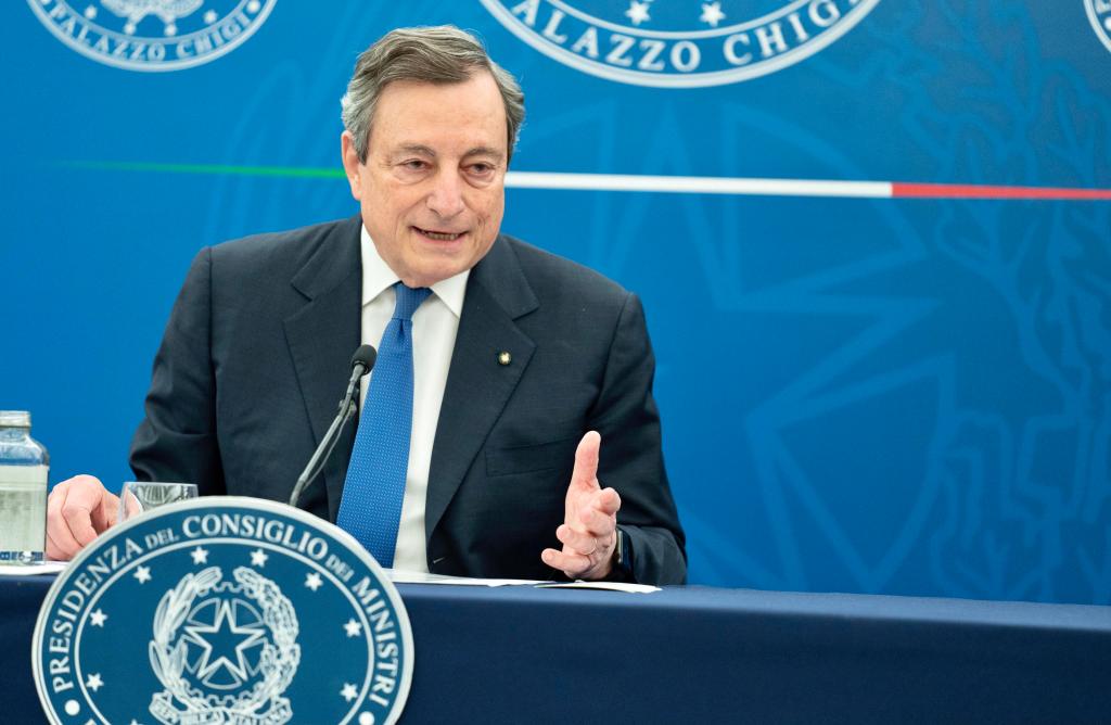 Il governo stringe la morsa per scongiurare nuove restrizioni: arriva il “super green&nbsp;pass”.