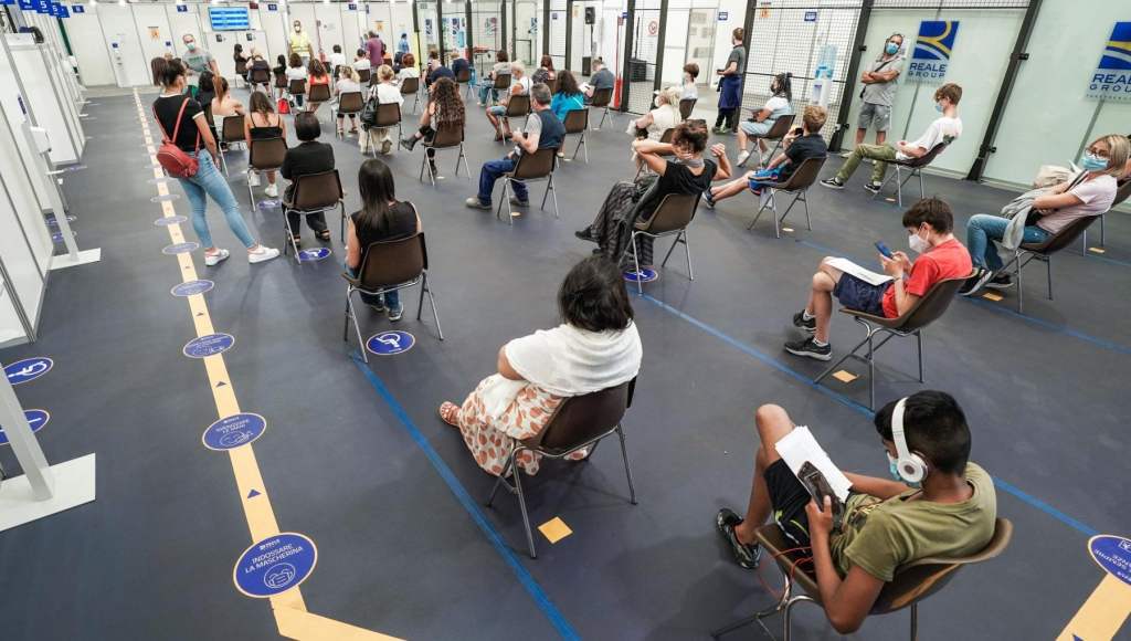 Obbligo vaccinale per gli over 50 e al lavoro solo con il Green pass: approvato il&nbsp;decreto.