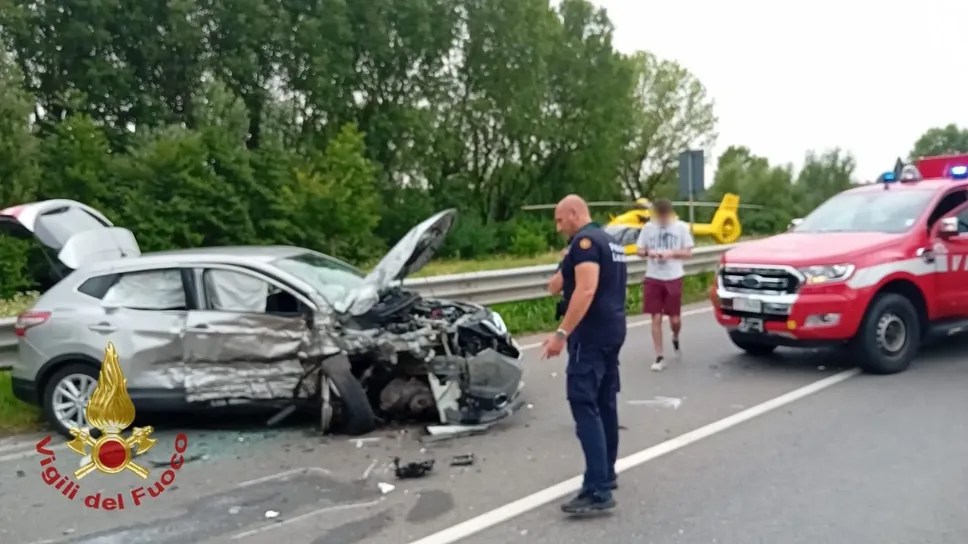 Schianto in superstrada: ferite due&nbsp;bambine