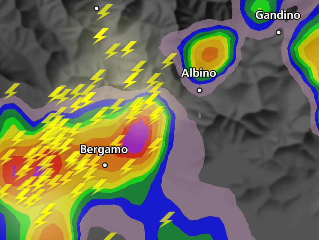 Acquazzone e vento forte: il temporale all’alba porta un po’ di frescura. Tutti i dati e le&nbsp;previsioni.