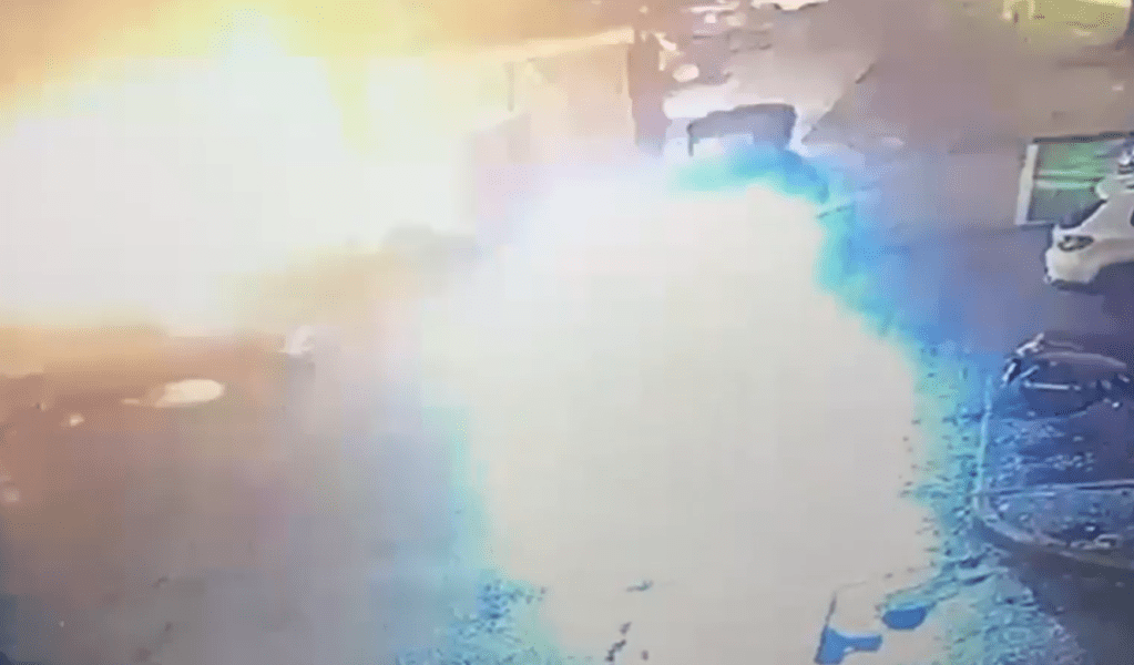 Assalto in piena notte al bancomat delle Torrette: fanno esplodere lo sportello e fuggono in un minuto e mezzo, indagini in&nbsp;corso.