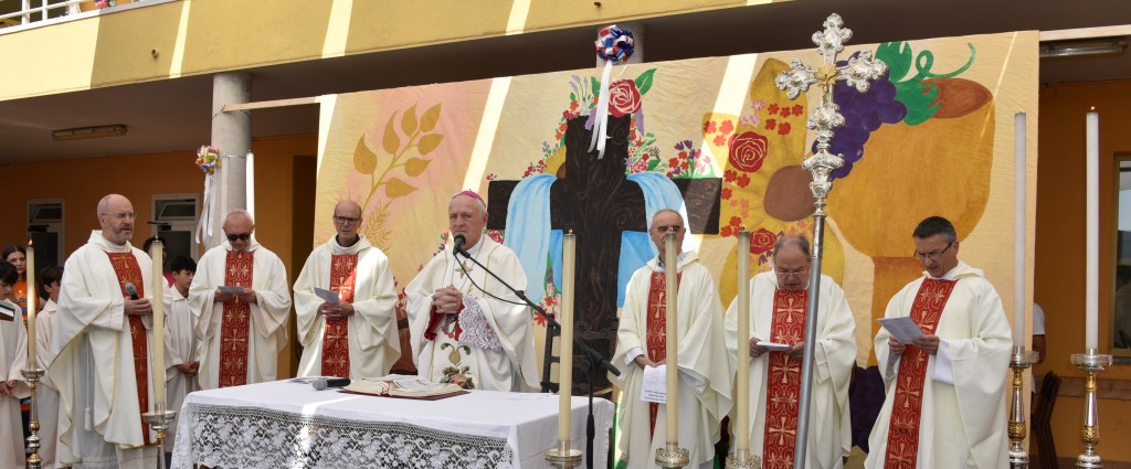 Preti partecipanti alla celebrazione del Centenario dell'Oratorio di Ranica